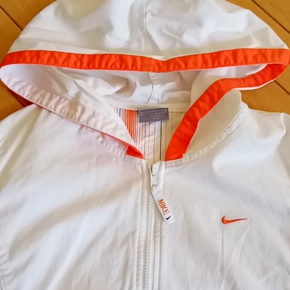 Nike Light Jacket - Picture 2 of 5
